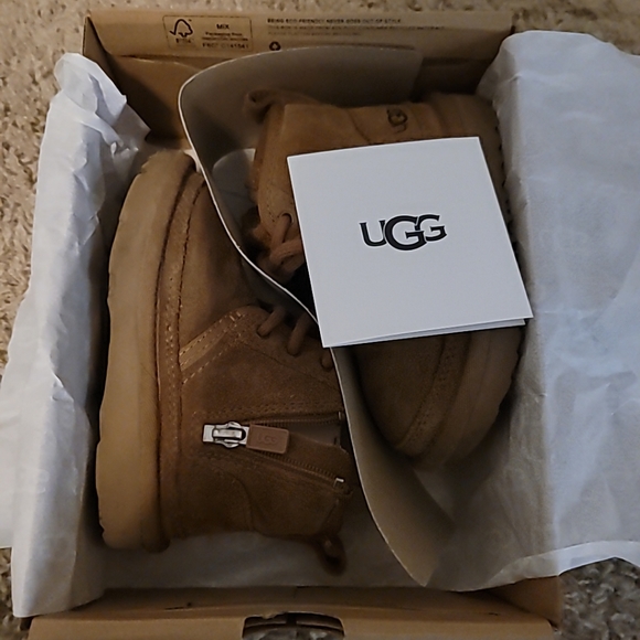 Like New! Ugg kids Lace up/Zipper suede boots size 7 - Picture 9 of 9